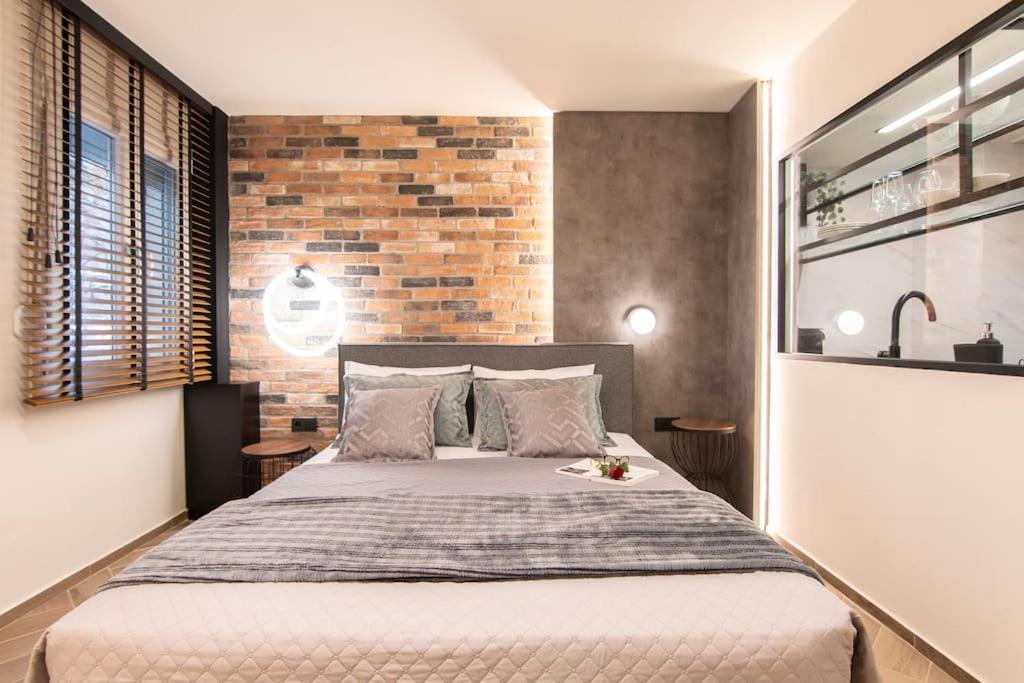 Almasi Luxury Suites Marquise アレクサンドルポリス エクステリア 写真